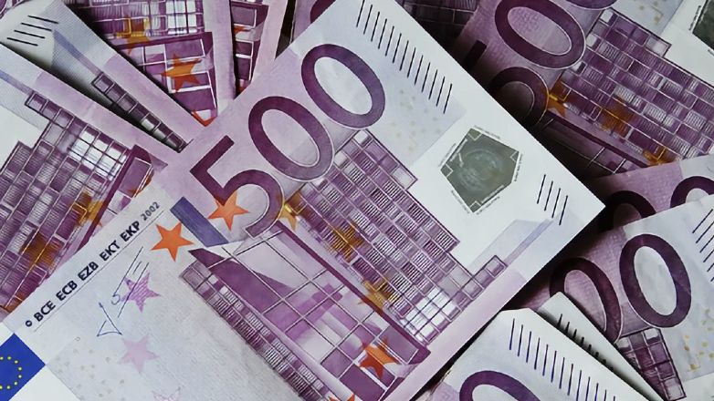 Δήμαρχος ξέχασε σακ βουαγιάζ με 40.000 ευρώ σε σύσκεψη