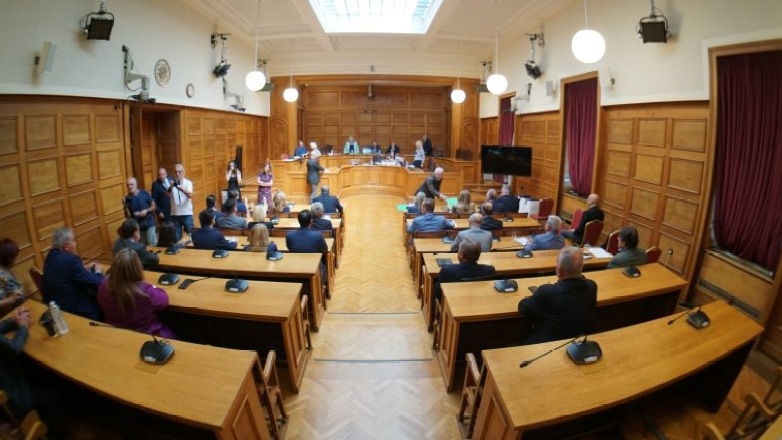 ΟΠΕΚΕΠΕ: «Καθαρή» η ΝΔ, «πυρά» κατά Βορίδη-Αυγενάκη από την αντιπολίτευση