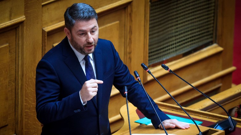 Την άμεση ενημέρωση των πολιτικών αρχηγών από τον πρωθυπουργό ζητά ο Ανδρουλάκης