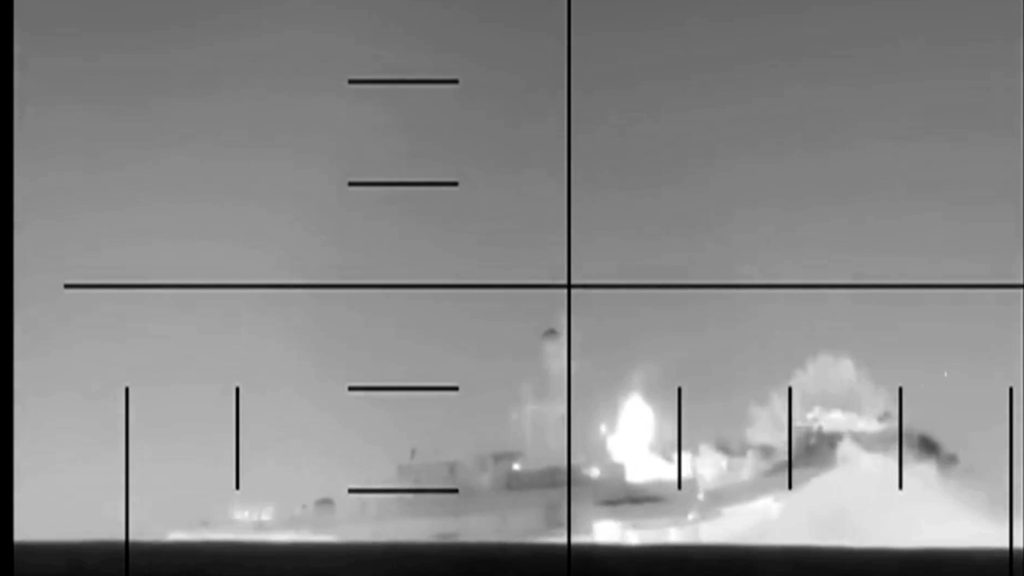 Βίντεο ντοκουμέντο από τη στιγμή που το αμερικανικό υποβρύχιο τορπιλίζει την ιρανική φρεγάτα