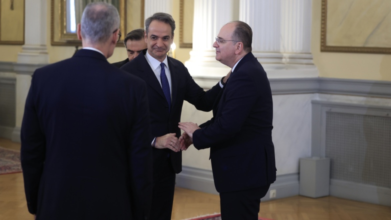 Στον Κυριάκο Μητσοτάκη μετατίθεται το σκάνδαλο με το πτυχίο του Μακάριου