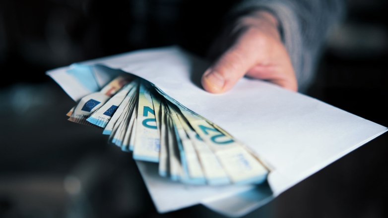 Έφοδος της ΕΛ.ΑΣ σε πολεοδομίες της Αττικής για παράνομες διευθετήσεις