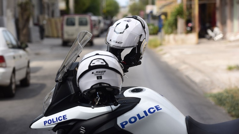 Ελευσίνα: Συνελήφθησαν ένας 14χρονος και ένας 15χρονος για ληστείες σε βάρος ανηλίκων