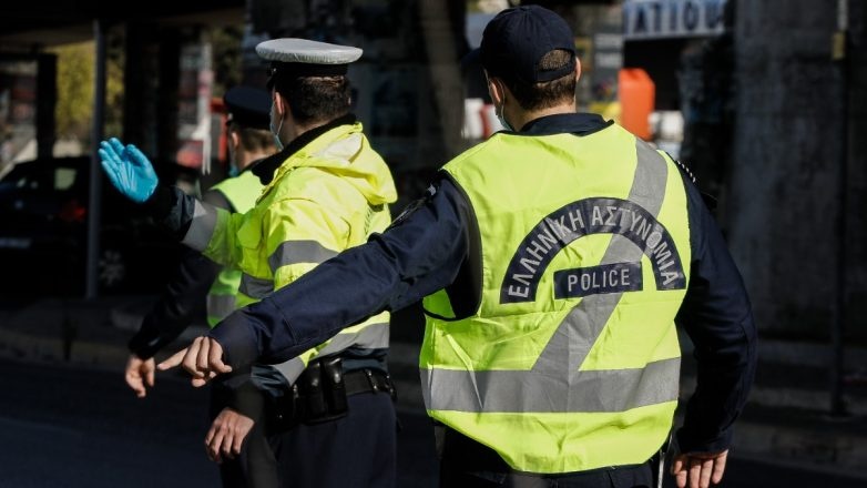 Τροχαίο στην Πειραιώς: ΙΧ συγκρούστηκε με φορτηγό – Ένας τραυματίας και κυκλοφοριακό χάος